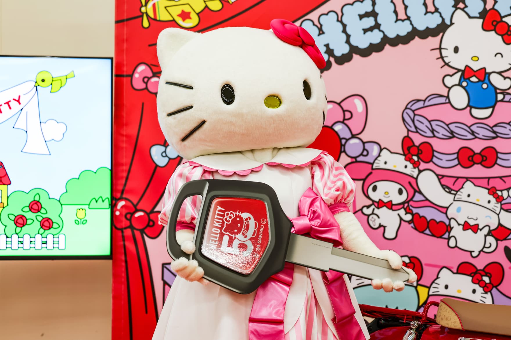 Honda Presents Special Super Cub 110 to Hello Kitty