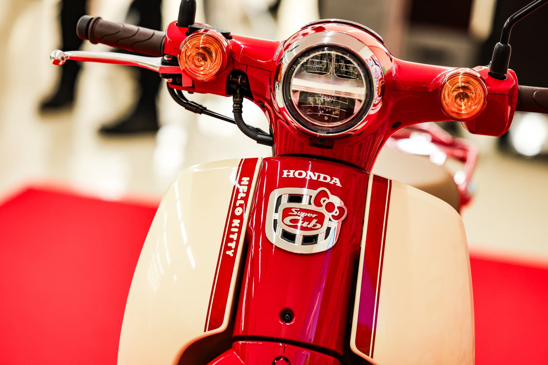 Honda Presents Special Super Cub 110 to Hello Kitty