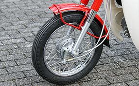 Front Wheel Here again, Post Office specifications could be seen in the adoption of 14-inch wheels and a telescopic fork. Ample fender clearance was also secured, enabling a chain to be slung over.