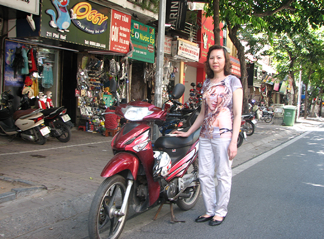 Trần Ngọc Tuyết (Self-employed; age 48, from Hanoi)