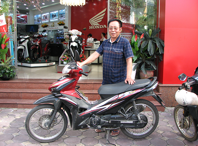 Nguyễn Văn Vượng (Retiree; age 57, from Hanoi)