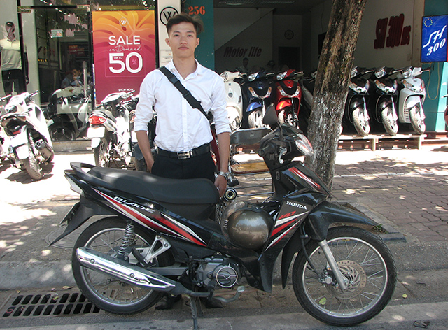 Bùi Anh Tú (Company employee; age 22, from Hanoi)