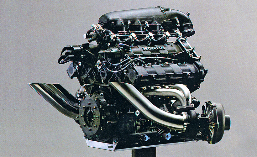 The RA165E engine claimed three consecutive wins in the closing stages of the season, a hint of the great success of the following season. From ROund 5, bore and stroke were modified, increasing the car’s speed dramatically.
