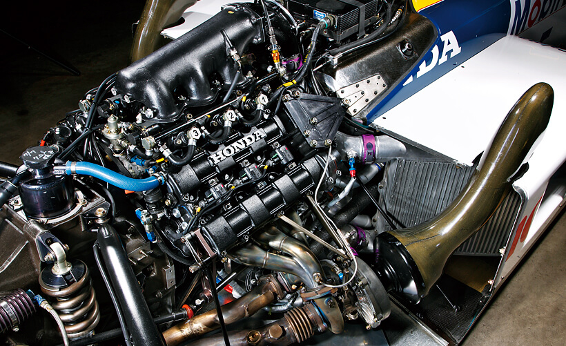 In 1986, there were still no regulations on boost pressure, and the RA166E produced an output said to be over 1,000 horsepower in qualifying. It was also more fuel efficient than its rivals and maintained its superiority throughout the season to claim the constructors’ title.