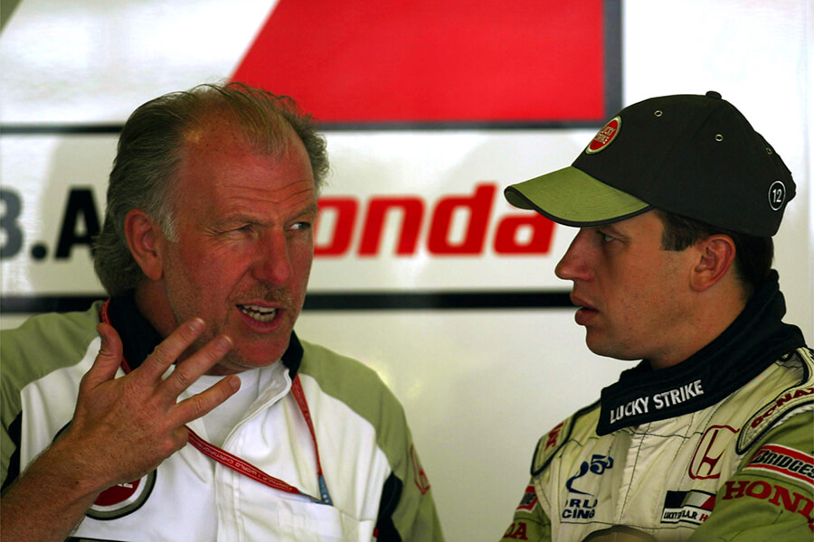 From this year, Prodrive was in charge of chassis development, and Richards (left) was appointed team principal. After taking over Reynard’s chassis, the team had a series of disappointing races, but gradually rebuilt its organization and pushed BAR to second place in the series standings in 2004.