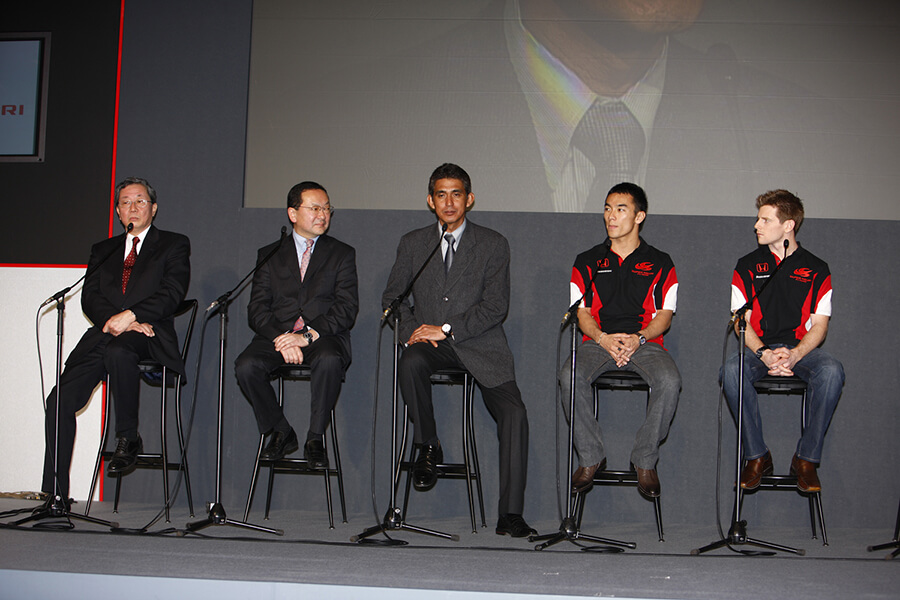 At the Honda F1 team announcement on March 10, 2008, Suzuki stated that Super Aguri  would continue to participate in F1 in 2008. The plan was to strengthen the team’s structure through a takeover by Magma Group, but negotiations broke down and the team’s activities were severely restricted.