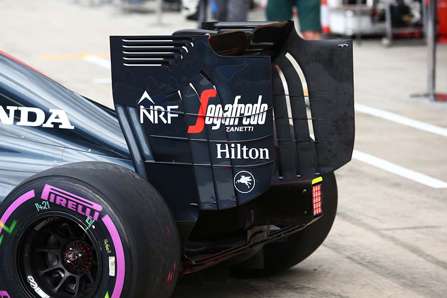The most noticeable update on the body work was a method to improve aerodynamic efficiency of the front and rear wings. In particular, slits and fins were frequently added to the rear wing tips as each grand prix progressed, and in Round 9, five multi-slits were introduced. Toward the end of the season, the upper-front area of the wingtip plate was opened into a comb shape, following the trend.