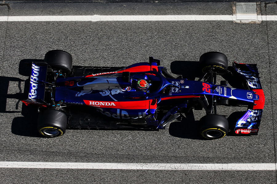 The STR13 was hastily modified from the previous year’s Renault-powered design to accommodate a Honda power unit. Although the air pod design was modified at Honda’s request, many areas still needed to reworking, such as overall weight distribution due to the mandatory HALO. The car was basically an update over the previous year’s model.