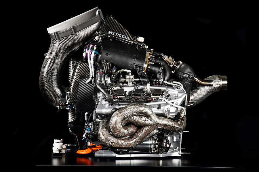 The RA618H was a revision of the previous year’s RA617H, following a similar basic design.The ”fast combustion” introduced from Spec 3 produced a significant increase in power output, but even with enhanced reliability, output needed to be limited in order to cope. This power unit arguably achieved a technological breakthrough.