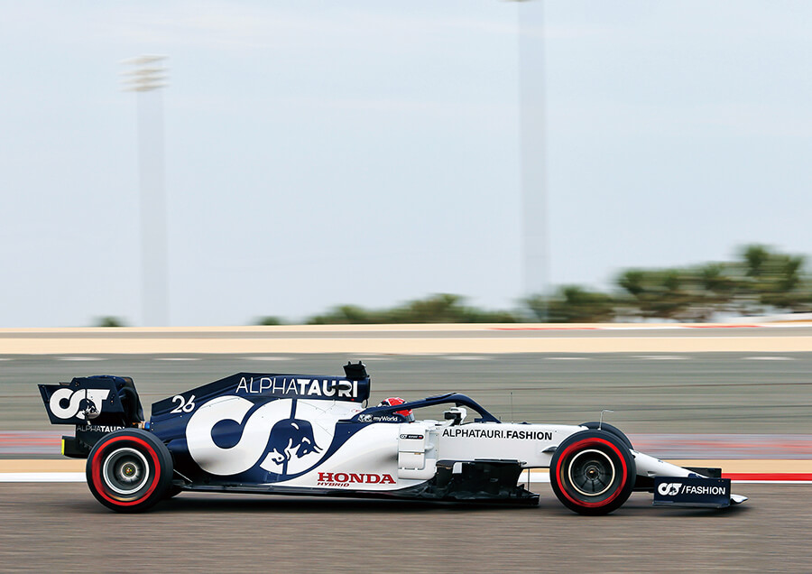 The new team name, AlphaTauri, was Red Bull’s fashion brand, reflected in the new livery. The only red logo, “HONDA HYBRID” stands out against the white and dark blue design.