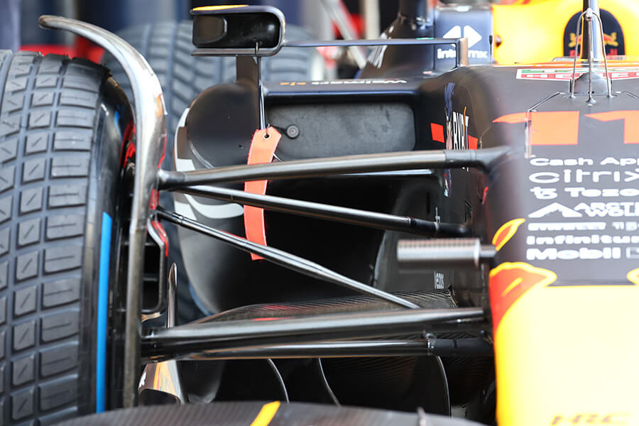 Front suspension setup was changed to pull-rods. The layout is designed to avoid airflow towards the floor tips and side pontoon air inlets. The rear lower arm also had a slight aerodynamic effect, and the airflow leading to it was also minimized. Meticulous attention to detail was shown its first year of the new generation car.