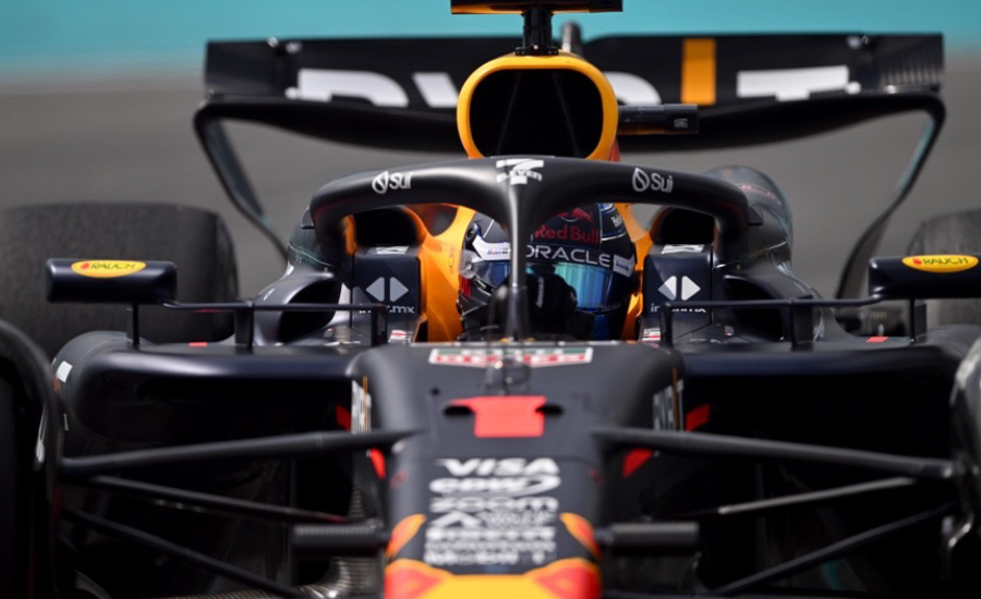 Air ducts at the base of the halo; the RB20 used these ducts to channel in turbulent airflow generated around the cockpit, smooth the flow within in the body fairing before pushing it from the rear to the rear wing and beam wings to improve aerodynamic efficiency.