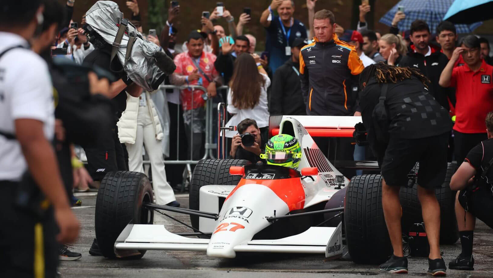 McLaren Honda MP4/5B Demo Run