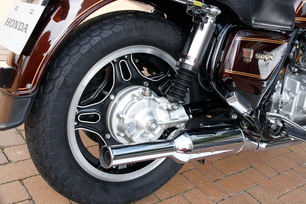 The GL1100 was equipped with Honda’s original Comstar wheels. Similar to the GL1000, power was transmitted to the rear wheel via shaft drive.