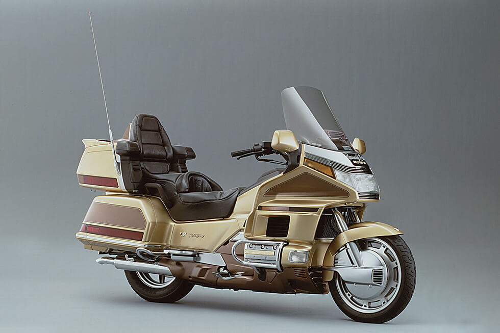 thumbnail image 2 of Kuryakyn Chrome Fairing Side Molding Trim For Honda GL1500 Gold Wing 1988-2000 2 of 3