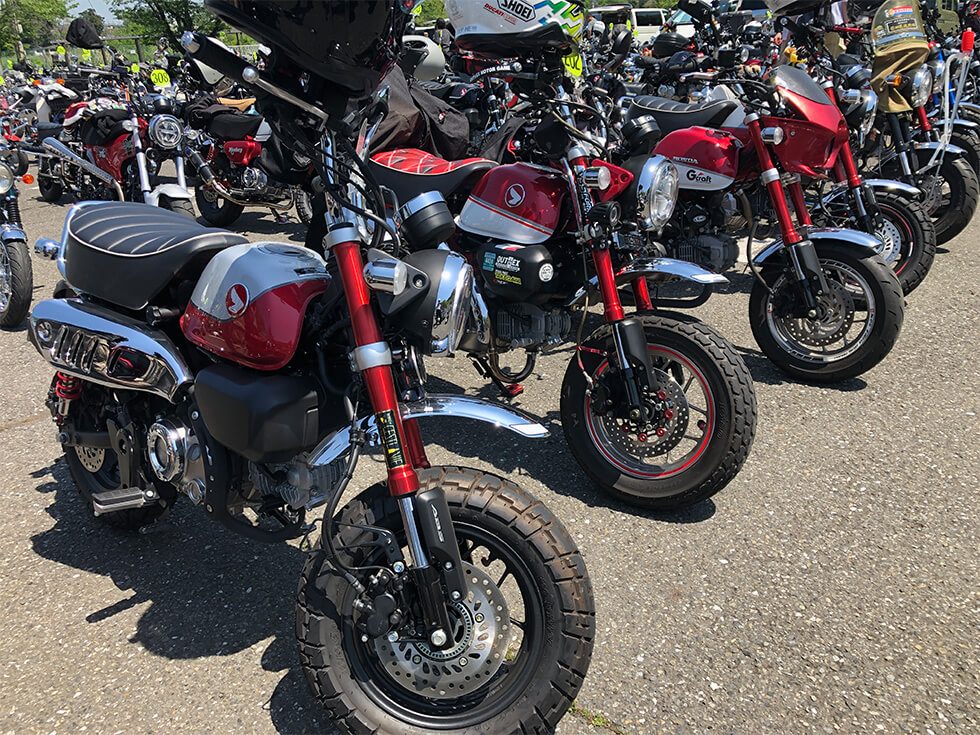 A group of Monkey 125 riders participated.