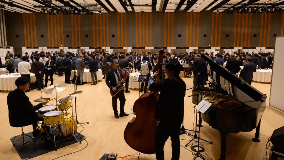 Networking Events: Deepening Discussions in a Relaxed Setting