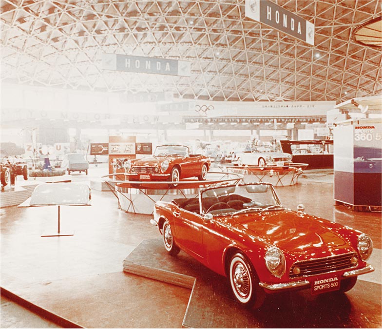 Sports 360 sports car, Sports 500 sports car, and T360 k-truck exhibited at the 9th Japan National Auto Show (Harumi, Tokyo) (1962)