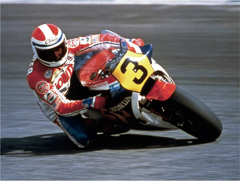 In March 1983, Freddie Spencer won his first 500cc World Championship at the South African GP with a dominating performance. At the final round of the season, Spencer clinched the World Championship title for the season and Honda won the Constructors’ Championship title for the season. 
