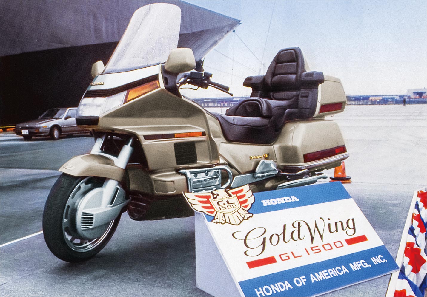March 1988: Export of the Gold Wing GL1500 to Japan begins.