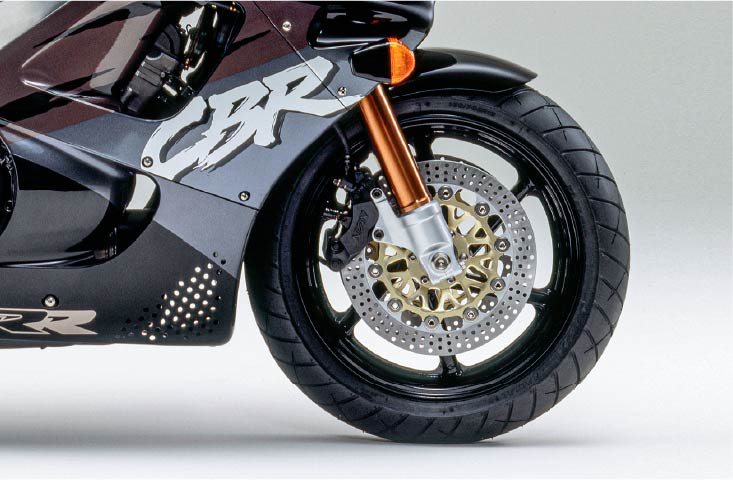 Revolutionary combination of telescopic front forks with 16-inch tires