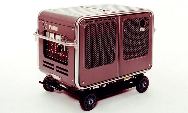 EM5000 soundproofed generator uses Life k-car’s engine.