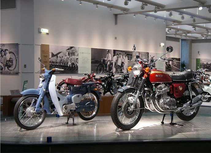 Honda Collection Hall exhibits Honda motorcycles, automobiles, power products, and racing machines.