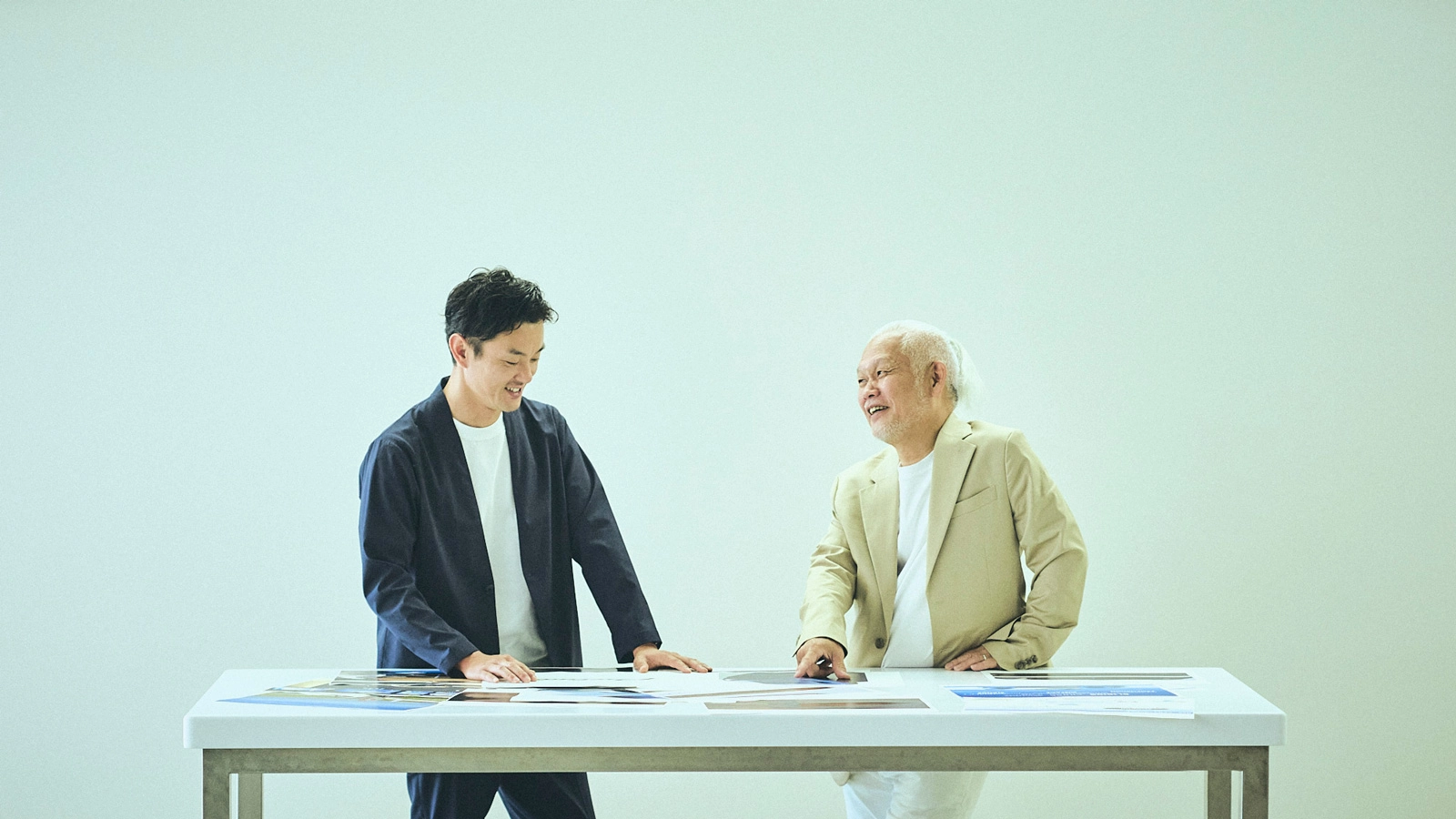 Norihito Onuma (left), in charge of exterior design, and Yoshihisa Yanagimoto (right), in charge of package design, who refines the overall layout of the car
