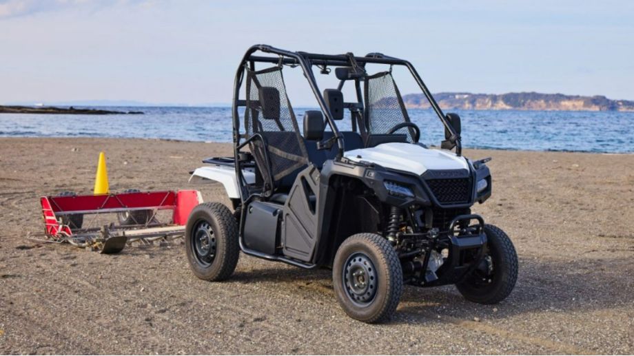 Honda tests Honda Mobile Power Pack 4W-Vehicle Concept for beach cleaning activities