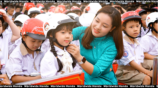 “Wear a Helmet, Protect Yourself” — Honda Vietnam’s Qualified Helmet Donation Initiative for First-Grade Students