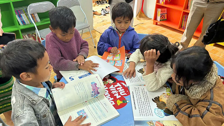 Donating Library Equipment and ICT Devices to Elementary Schools in Vietnam