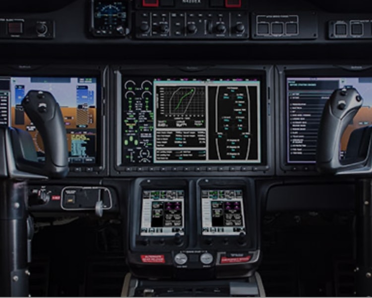 HondaJet features an advanced cockpit that enables single-pilot operation and a cabin space that offers high-quality relaxation