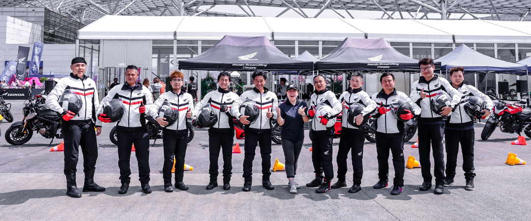 Instructors from Chinese companies (HMCI-S, Wuyang-Honda, Sundiro Honda, Honda DreamWing), and me (sixth from the right)
