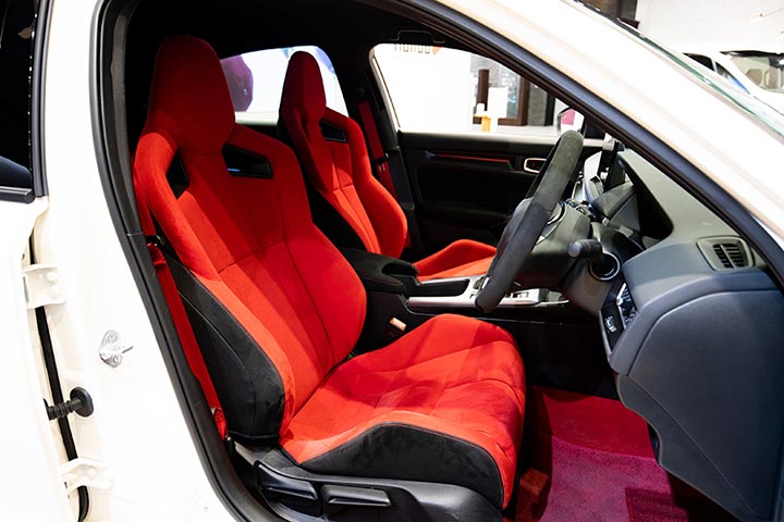 FL5 interior.  A bright red interior heightens driver’s excitement.