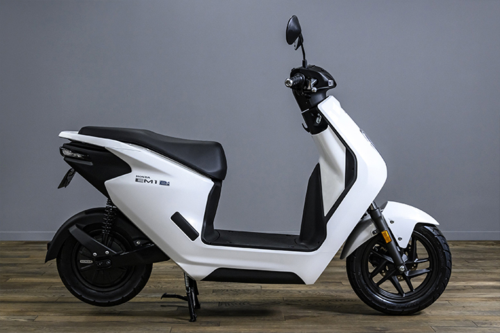 “The flat seat provides a high degree of freedom in the riding position,” said Goto.