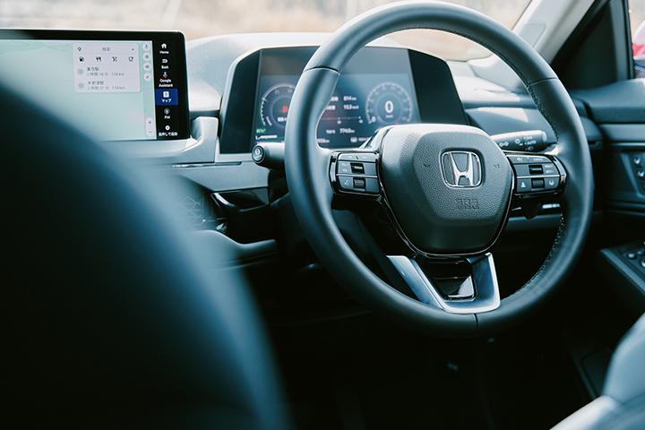 The new model ACCORD to be released in Japan this time will include features that were not included in the North American specifications, such as “Honda SENSING 360” advanced driver-assistance system (ADAS), visor-less meter, and Experience Selection Dial.  In addition, Google is also integrated, and only the Japanese specifications can be equipped with these features in combination.