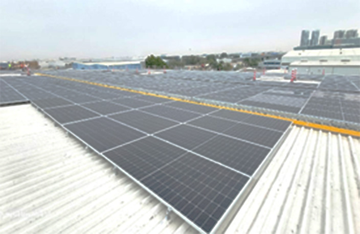 Installation of solar panels in the United Arab Emirates