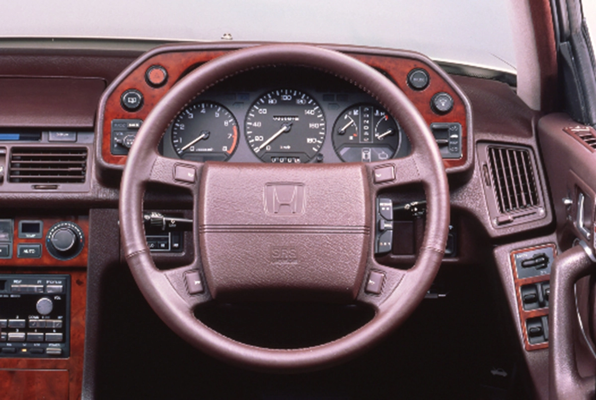 The driver-side SRS airbag system incorporated into the Honda Legend in 1987 was a first for a Japan-made vehicle