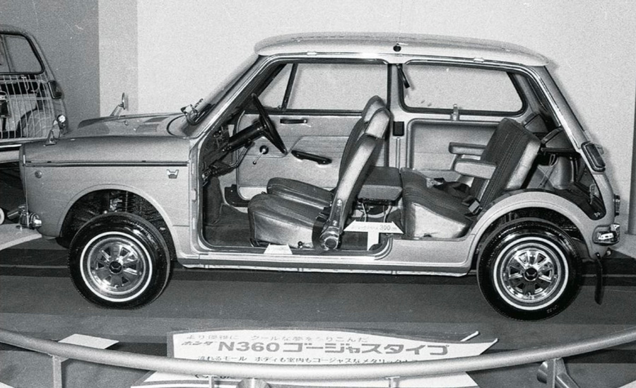 The cutaway model of the N360 exhibited at the 14th Tokyo Motor Show in 1967