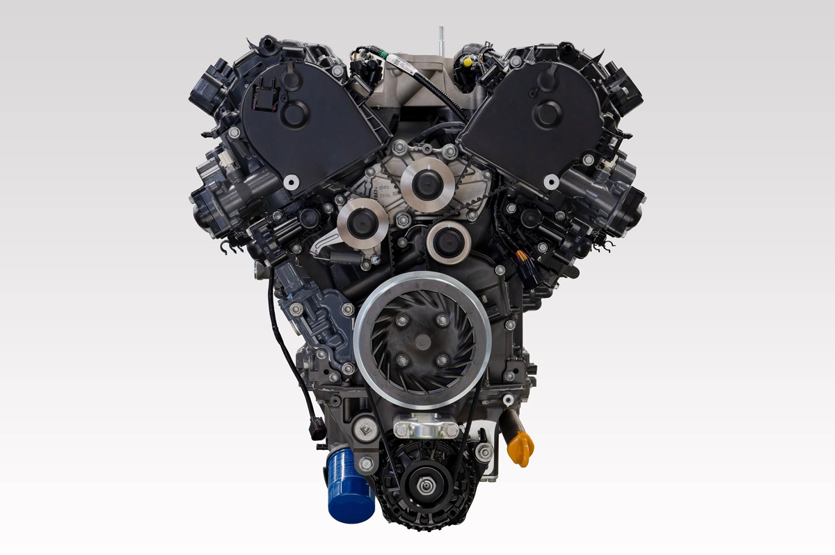 While the standard bank angle for a V8 engine is 90 degrees, a 60-degree bank angle has been used for the BF350.