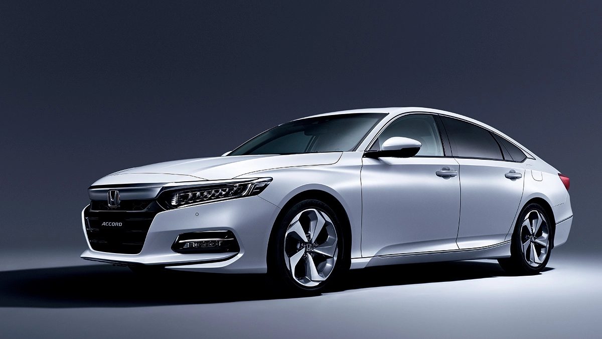 The tenth-generation Accord underwent aerodynamic development using computational fluid dynamics (CFD) and the wind tunnel at HRD Sakura, resulting in a design that combines elegant styling with superior aerodynamic performance