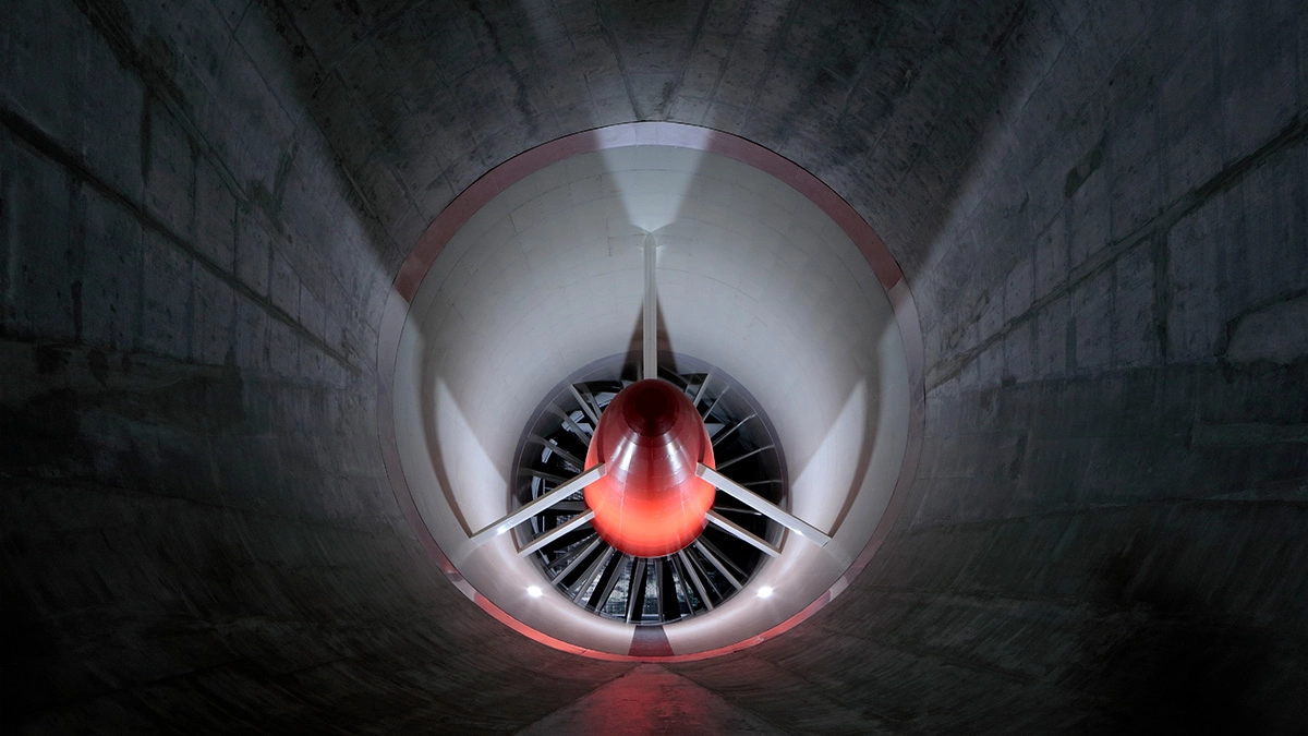 Full-Scale Wind Tunnel : Mastering the Wind with the Air as Your Friend