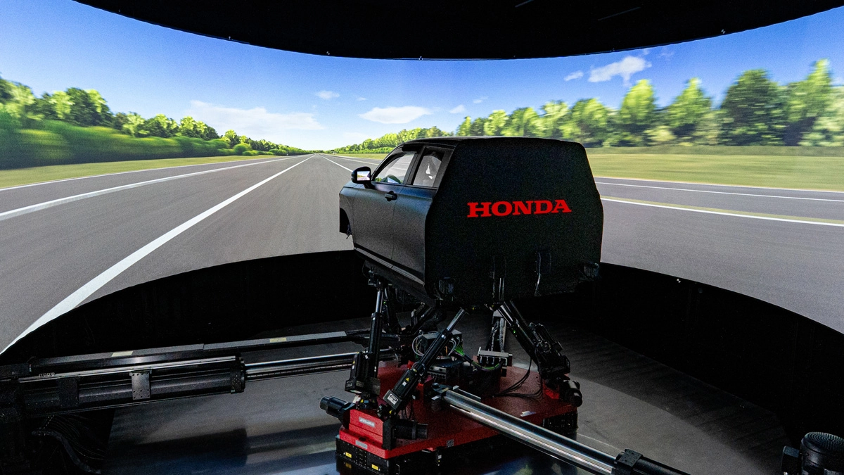 Driving Simulator: Fusing the Virtual and Physical Worlds for Automated Driving