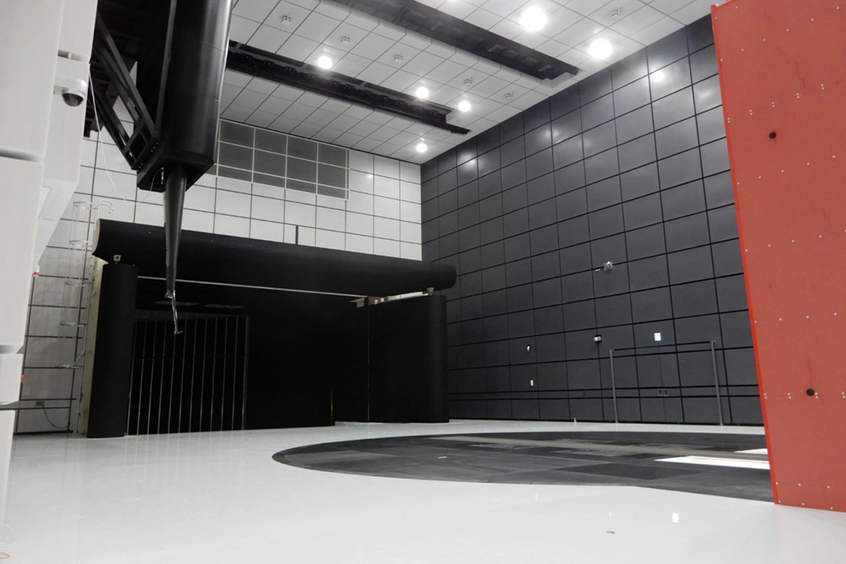 Full-scale 5-belt wind tunnel