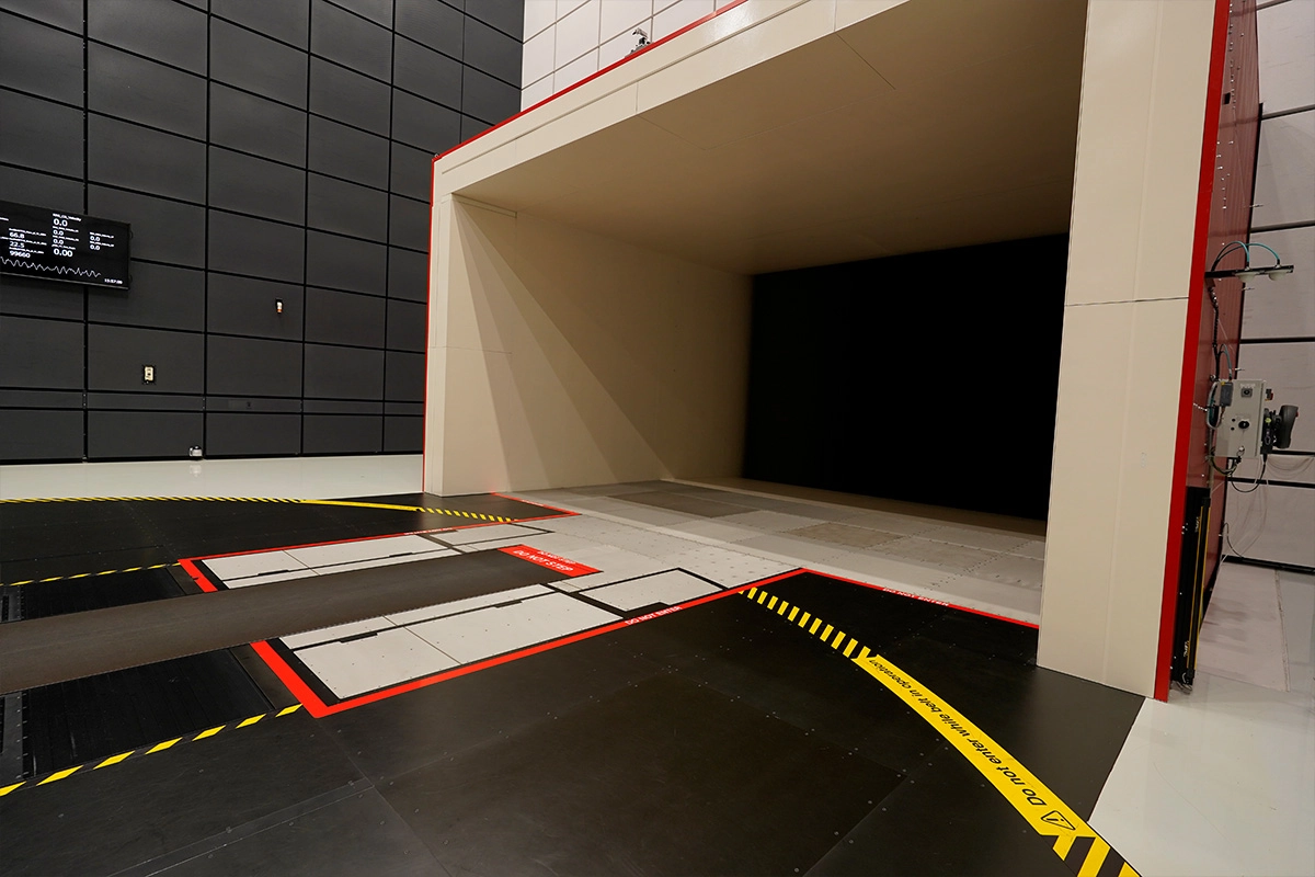 Location of the boundary layer suction plate (the red markings on the floor)