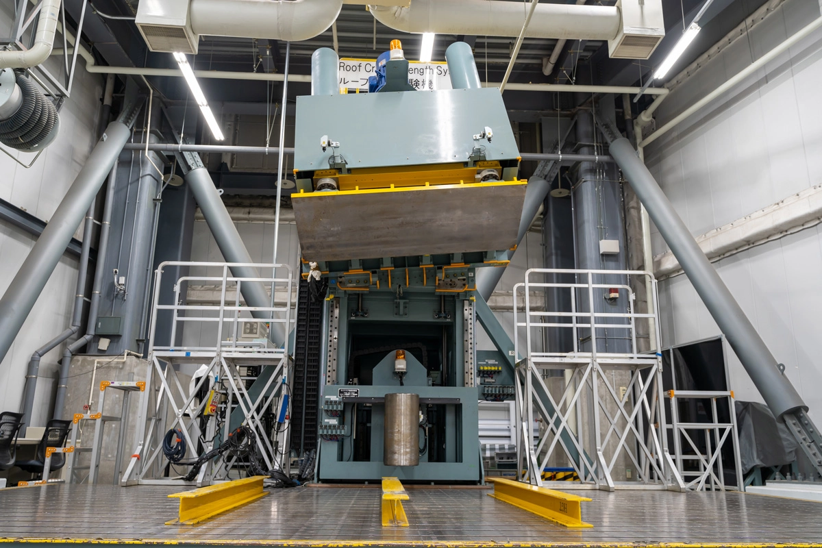 Roof strength testing unit