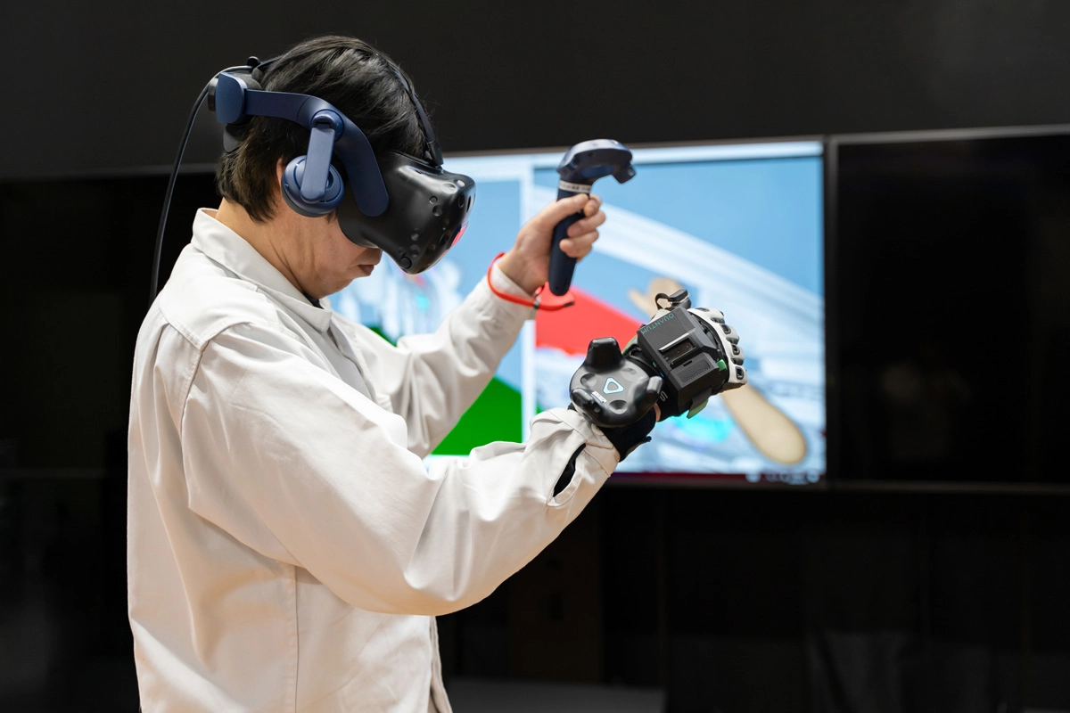 XR verification of a glass installation process