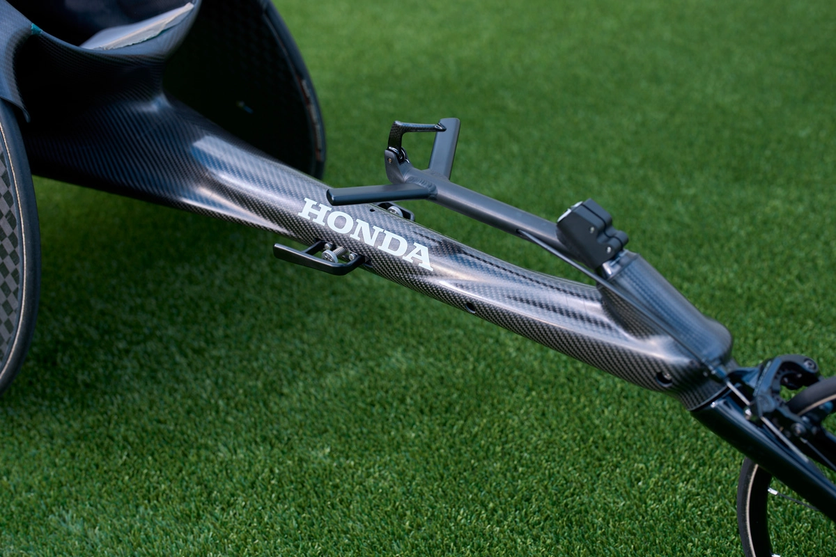 KAKERU: Empowering Athletes While Being Rider-Friendly