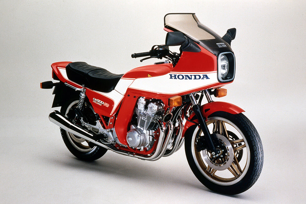 フェアリング標準装備の走り 日本初の750ccフェアリング・ロードスポーツ｜CB Stories｜HISTORY｜CB｜Honda