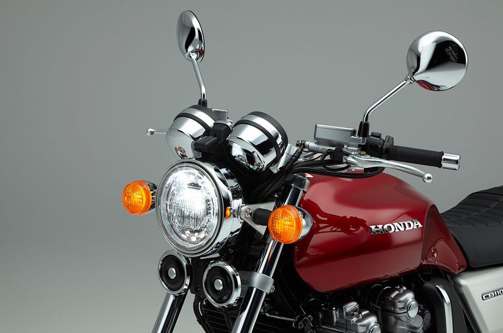 CB1100 EXのフランジレス燃料タンク